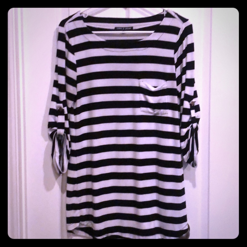 Cable and Gauge Long Sleeve w button top Size M